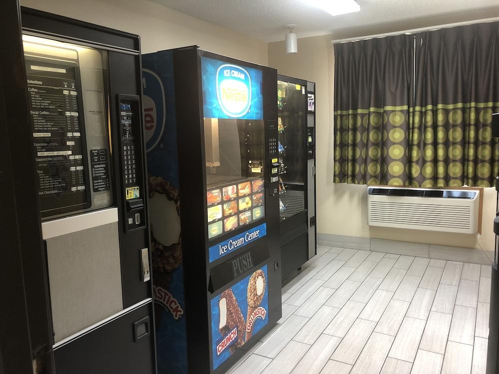 Super 8 By Wyndham Bedford Dfw Airport West Motel Luaran gambar