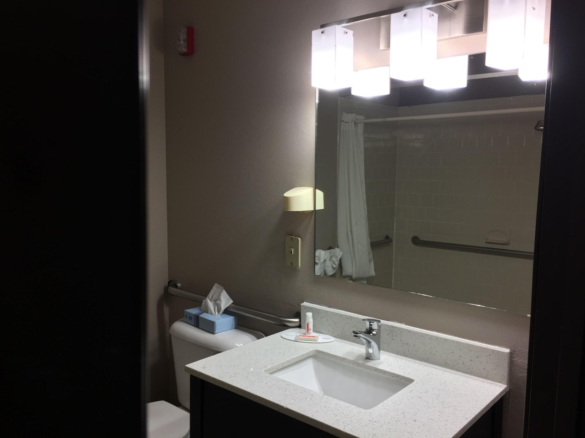 Super 8 By Wyndham Bedford Dfw Airport West Motel Luaran gambar